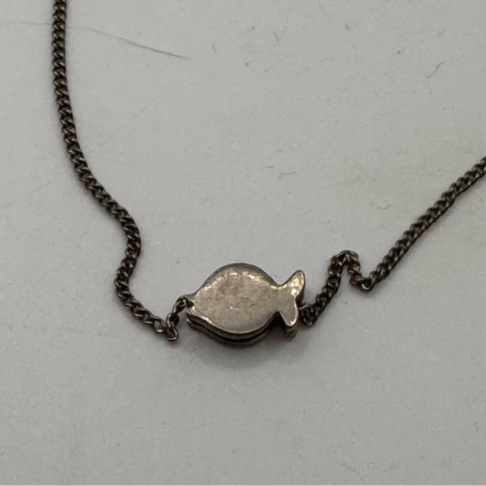 Vintage Silvertone Fish Pendant Necklace short beach vacation summer - Picture 3 of 4